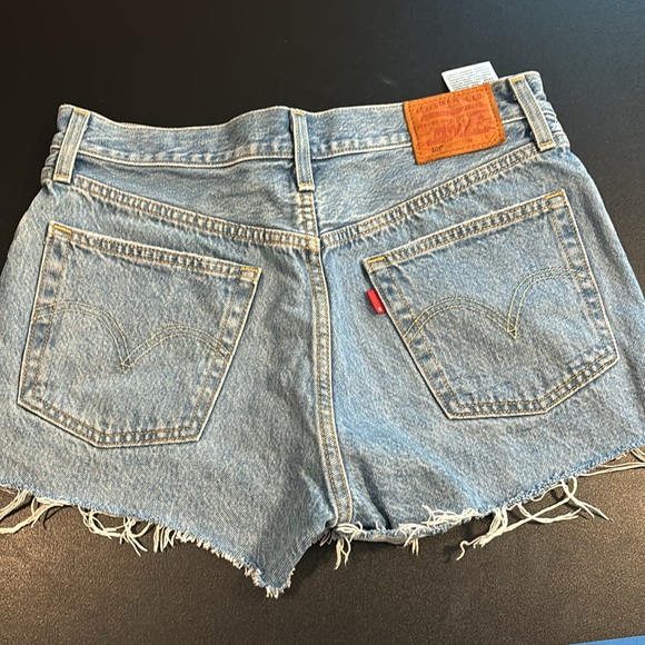 Levi’s 501 shorts VGUC size 28 - Picture 2 of 4